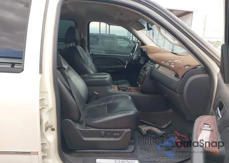 2009 Chevrolet Suburban 1500 Ltz из США, поврежденный, VIN 1GNFC36019R167610